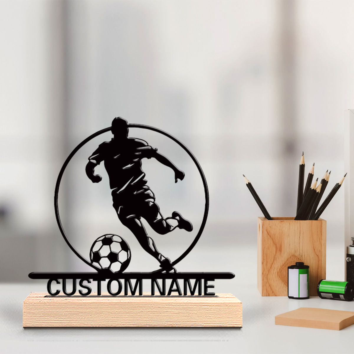 Office Furniture Design - カスタムサッカー選手メタル像（名前入り）、木製台座付きテーブルデコレーション、サッカーファンへのギフト、誕生日/祝日/自宅/オフィス装飾